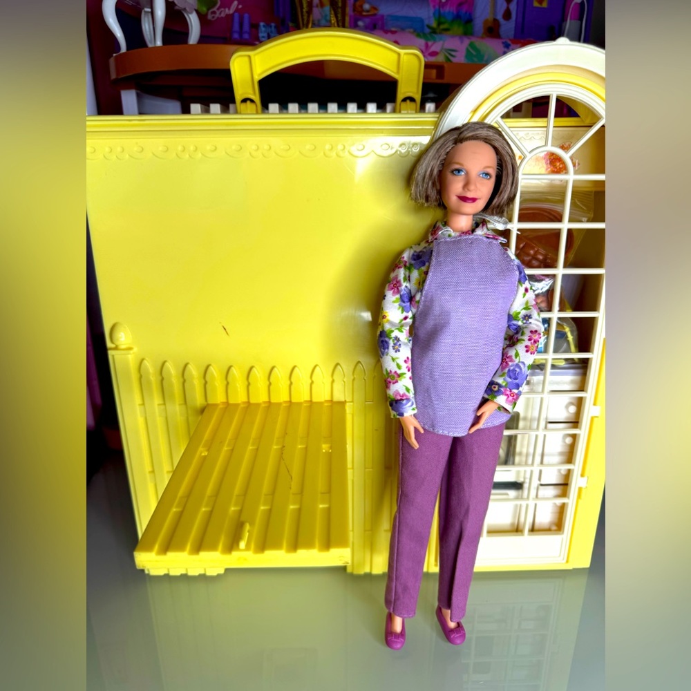 Happy family grandmas kitchen Mattel( barbie)